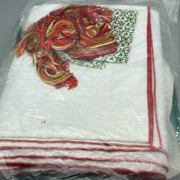 Vintage NIP Bucilla Holiday Holly Craft Kit 49020, Christmas Table Cloth 60x108 - Picture 2 of 4